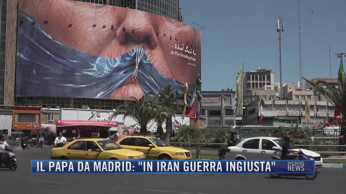 Breaking News delle 21.30 | Il Papa da Madrid: "In Iran guerra ingiusta"