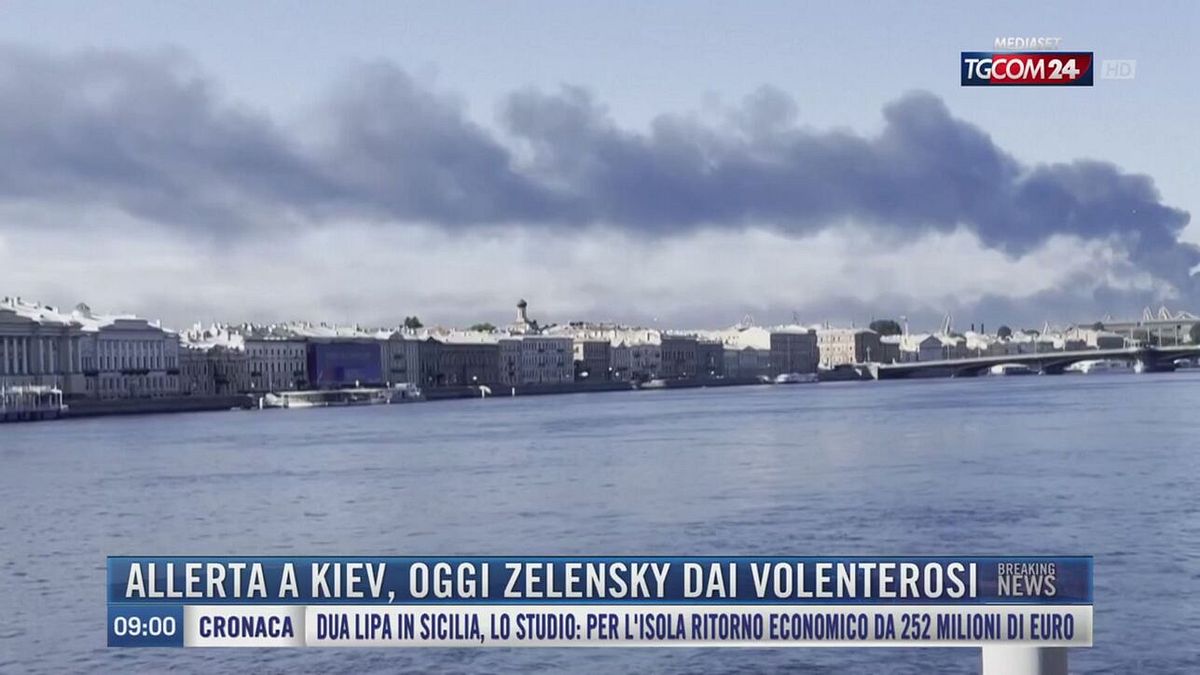 Breaking News delle 09.00 | Allerta a Kiev, oggi Zelensky dai volenterosi
