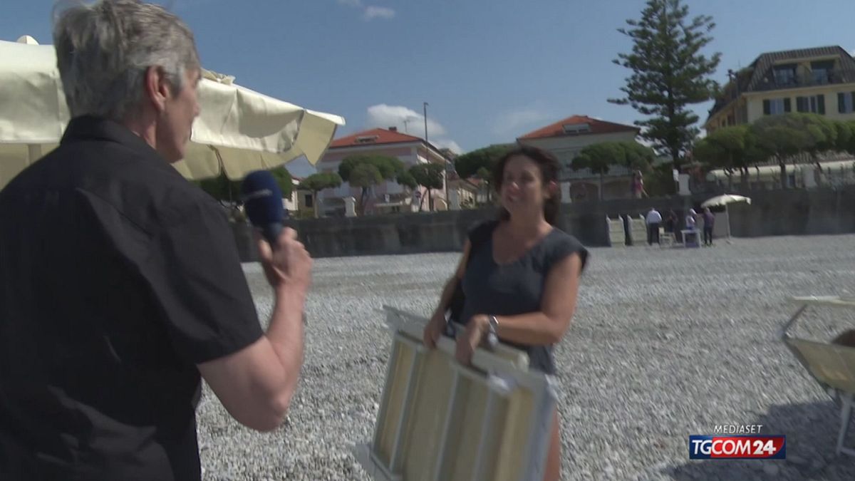 Chiavari sfida il caro spiagge: ombrelloni e lettini a cinque euro