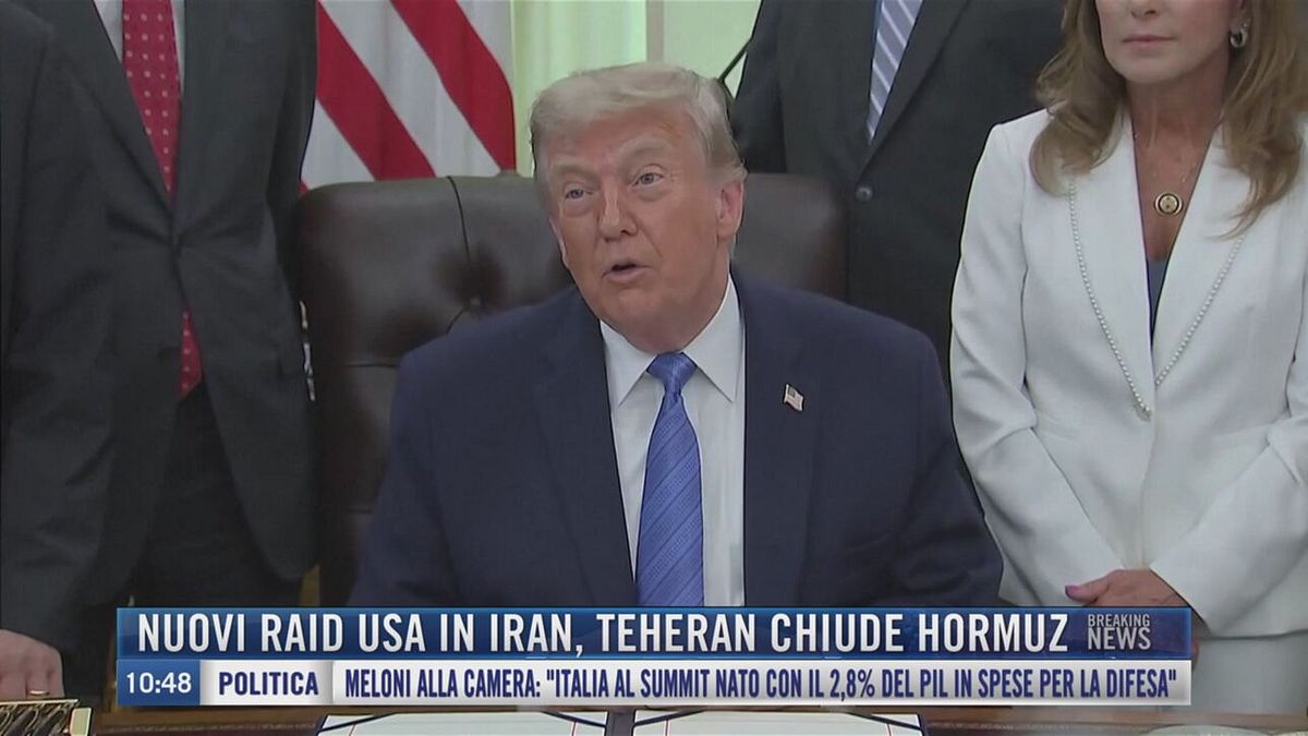 Breaking News delle 11.00 | Nuovi raid Usa in Iran, Teheran chiude Hormuz