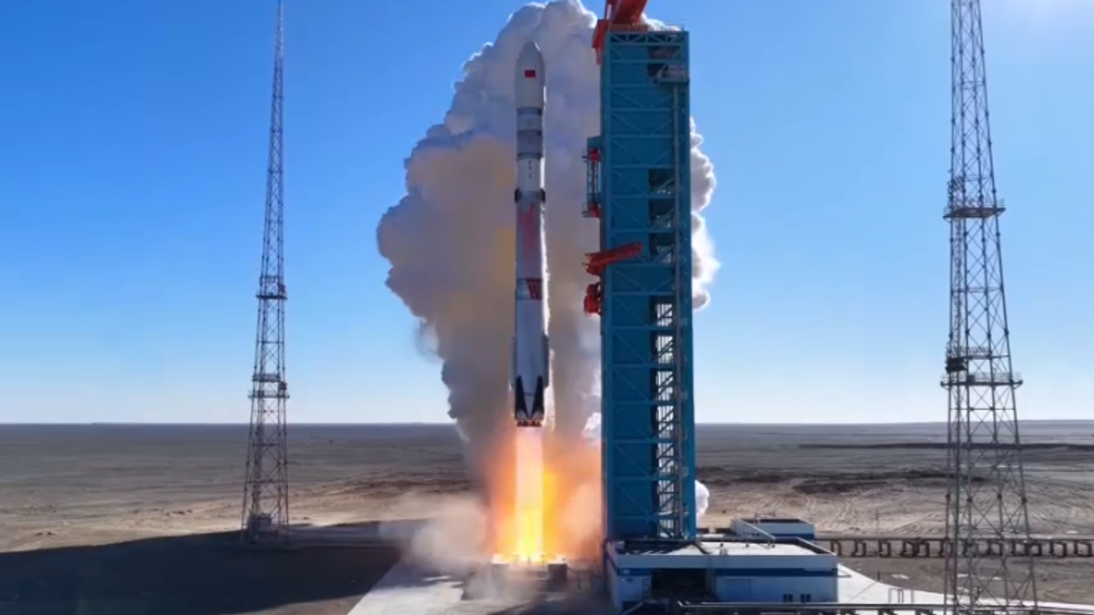 Cina, due nuovi satelliti nello spazio: "Connessione satellitare per tutti"