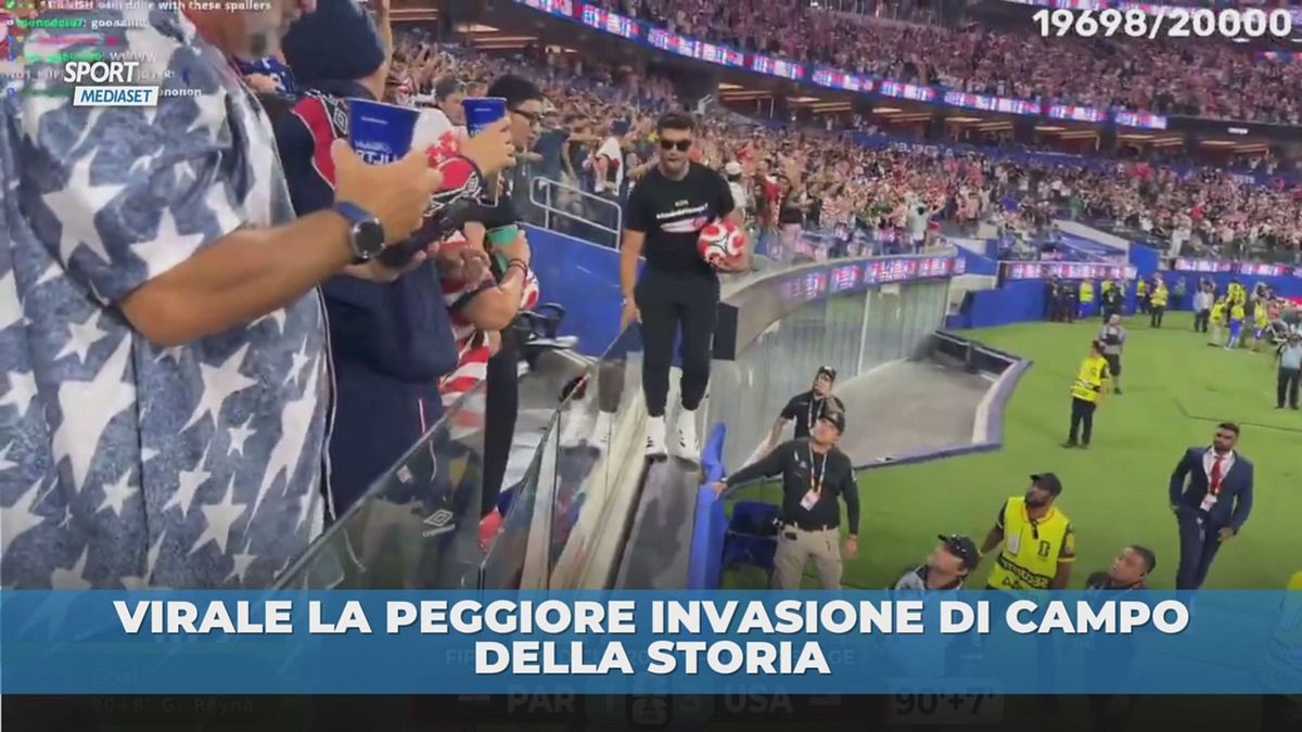 Dai Mondiali ecco l'invasione di campo peggiore della storia