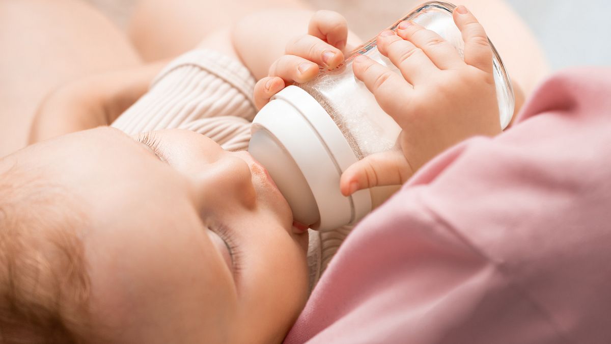 neonato biberon