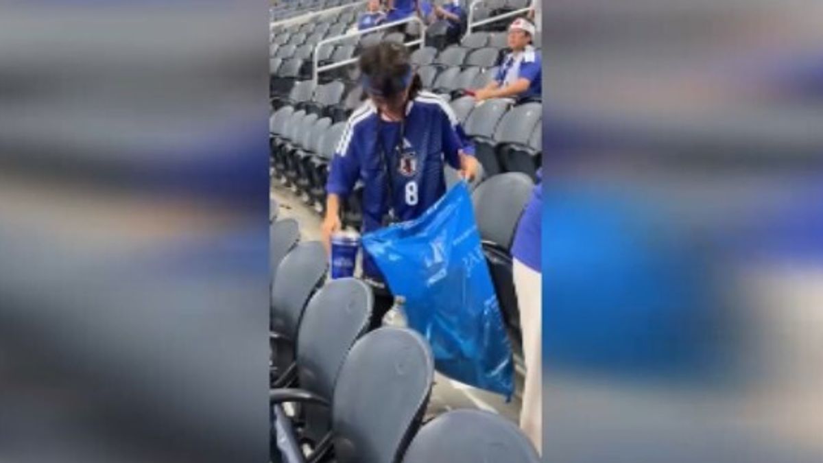 Mondiali 2026, i tifosi giapponesi puliscono lo stadio dopo la partita