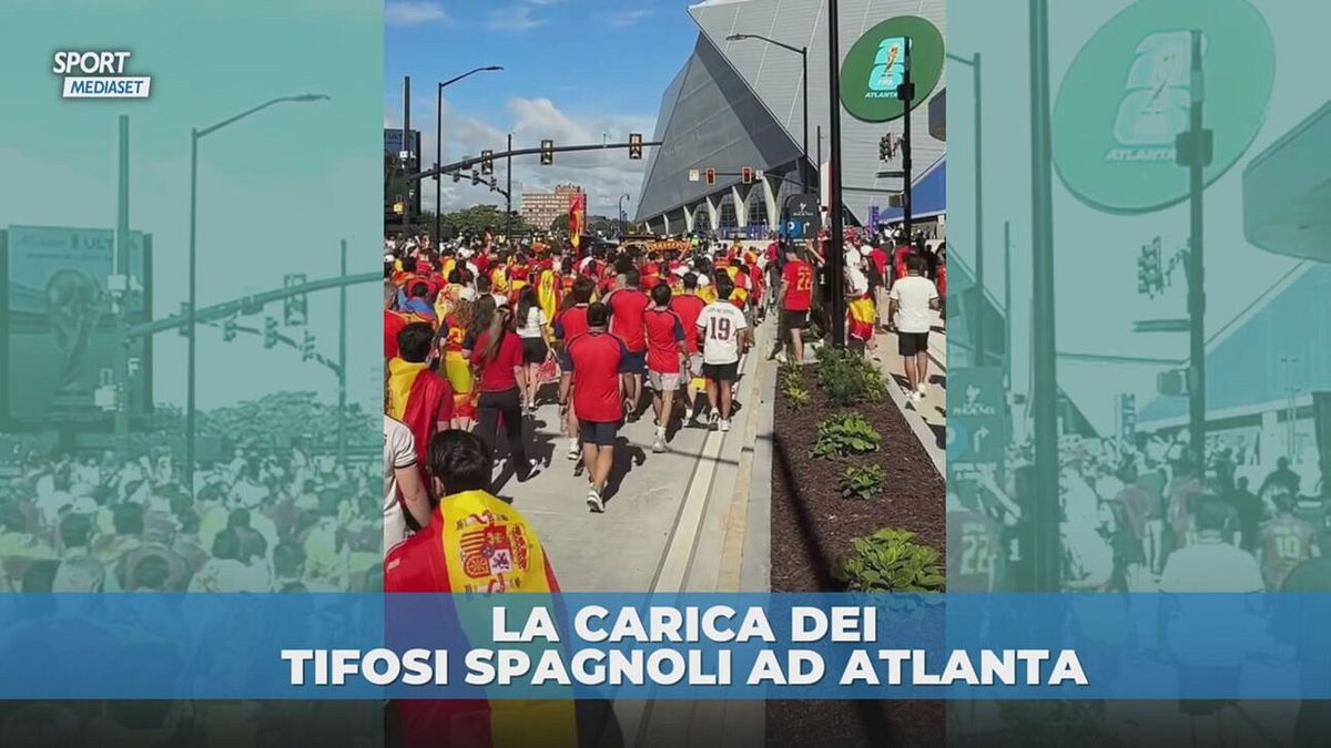 Mondiale, spagnoli pazzi di Cucurella: i cori