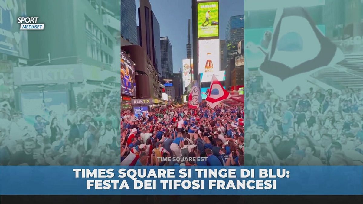 Times Square si tinge di blu: festa dei tifosi francesi