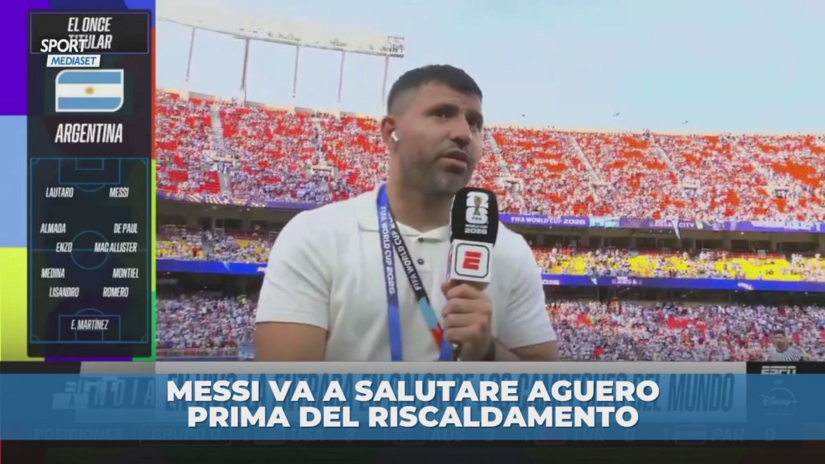 Messi saluta Aguero