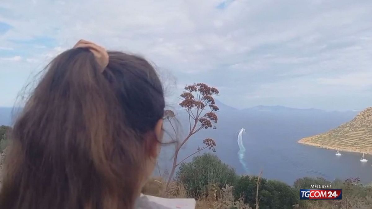 Filicudi, la bambina che aveva scritto a Meloni: "Serena, resto nella mia scuola e nella mia isola"