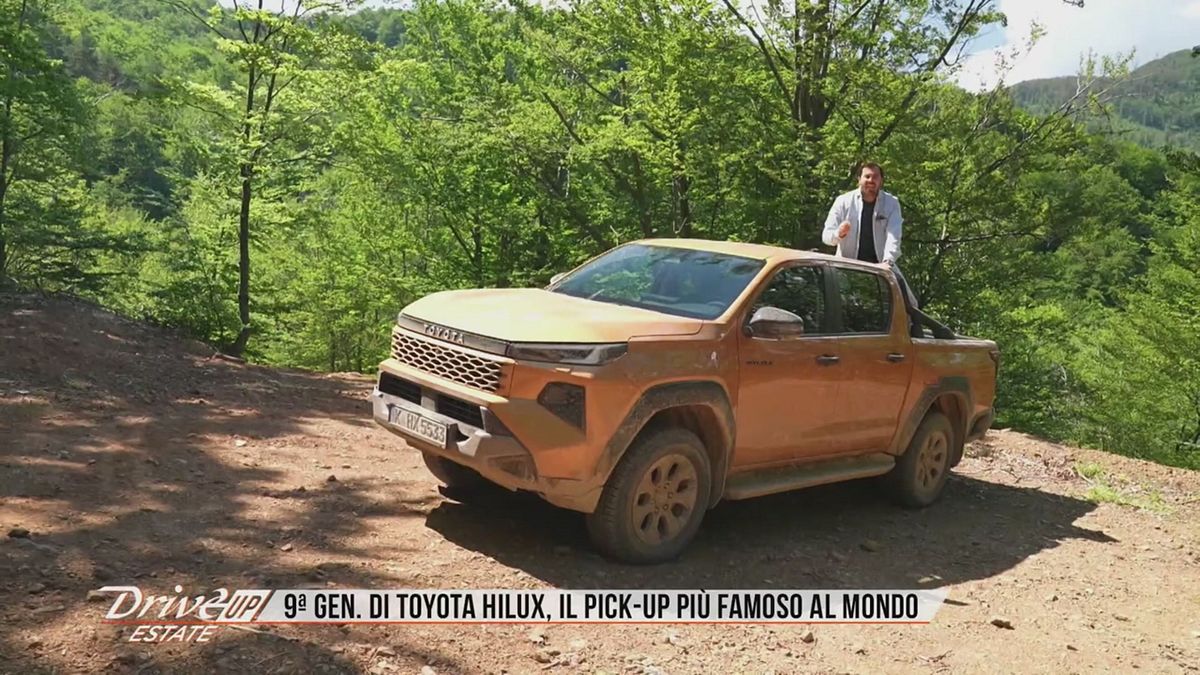 Toyota Hilux si evolve, in Bulgaria svelata la nona generazione