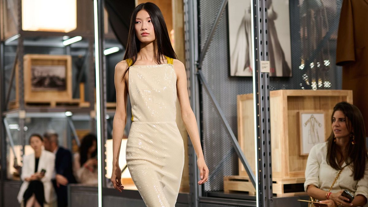 Max Mara Resort 2027, un look della sfilata a Shanghai
