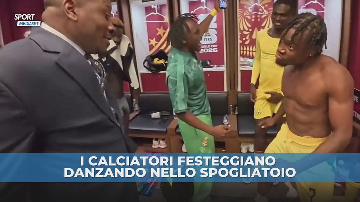 Ghana, si rivede Asamoah Gyan: balla con i giocatori nello spogliatoio