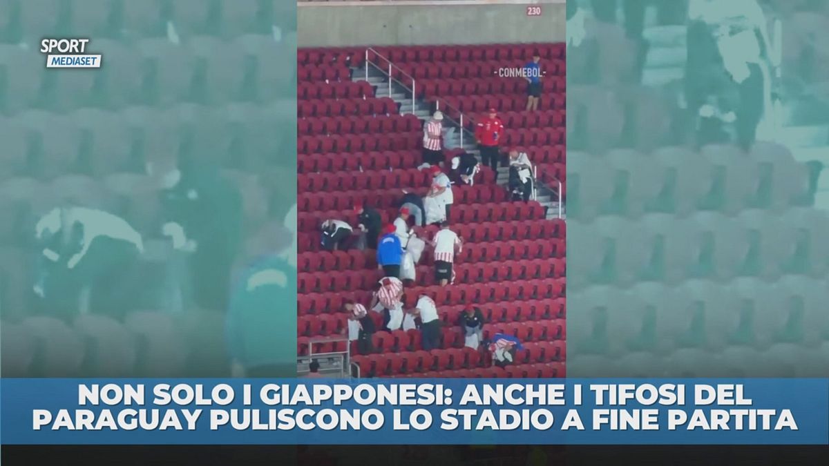 Tifosi del Paraguay puliscono lo stadio