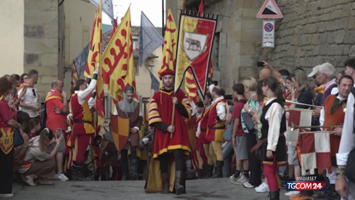 Castiglion Fiorentino, il borgo medievale rivive le sue origini con il "Palio dei rioni"
