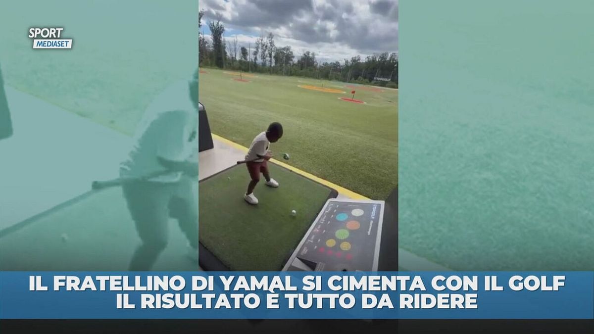 Il fratellino di Yamal gioca a golf