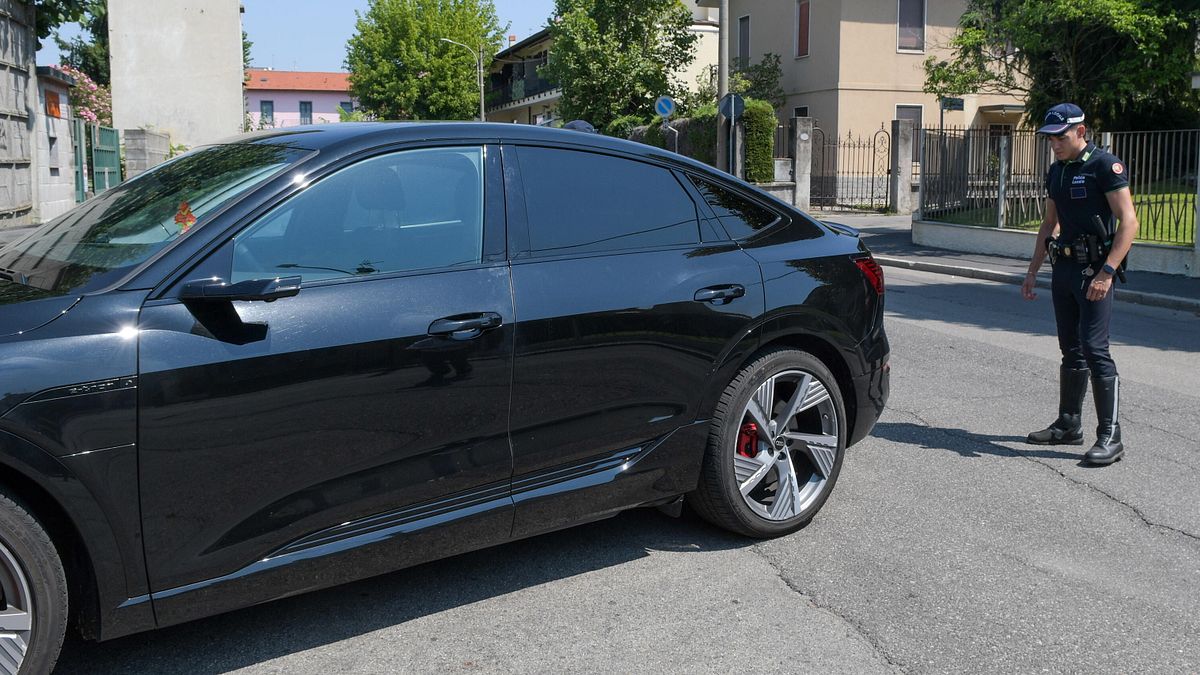 L'auto coinvolta nell'incidente di Peschiera Borromeo, costato la vita all'agente della polizia locale Francesco Imprezzabile