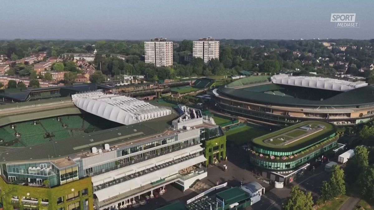 MCH SINNER RESTITUISCE TROFEO WIMBLEDON MCH