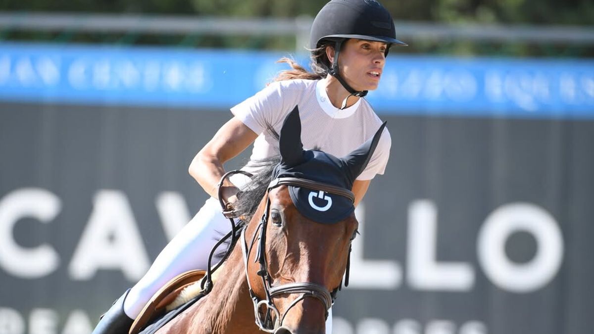  Elisabetta Canalis a cavallo (Photo Credit: Arezzo Equestrian Centre)