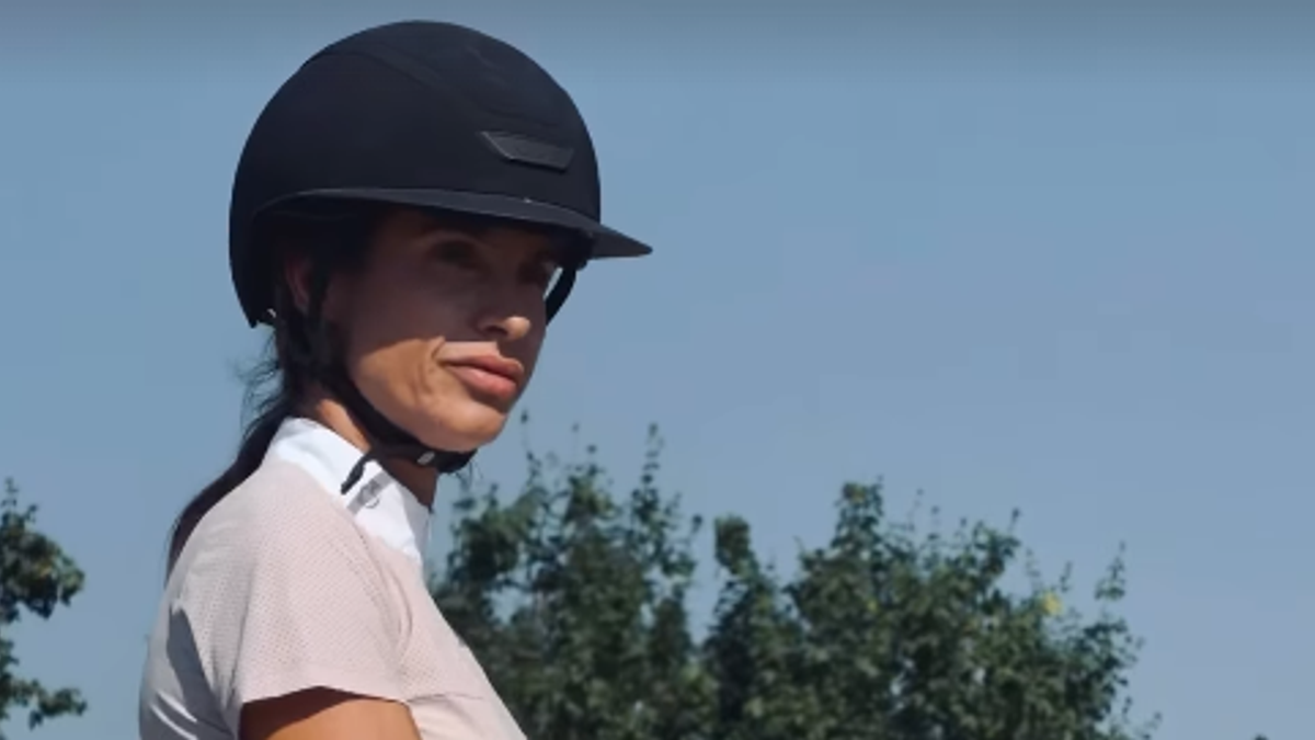  Elisabetta Canalis a cavallo (Photo Credit: Arezzo Equestrian Centre)