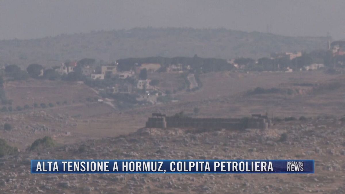 Breaking News delle 21.30 | Alta tensione a Hormuz, colpita petroliera