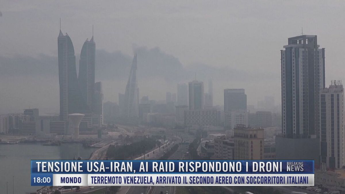 Breaking News delle 18.00 | Tensione Usa-Iran, ai raid rispondono i droni