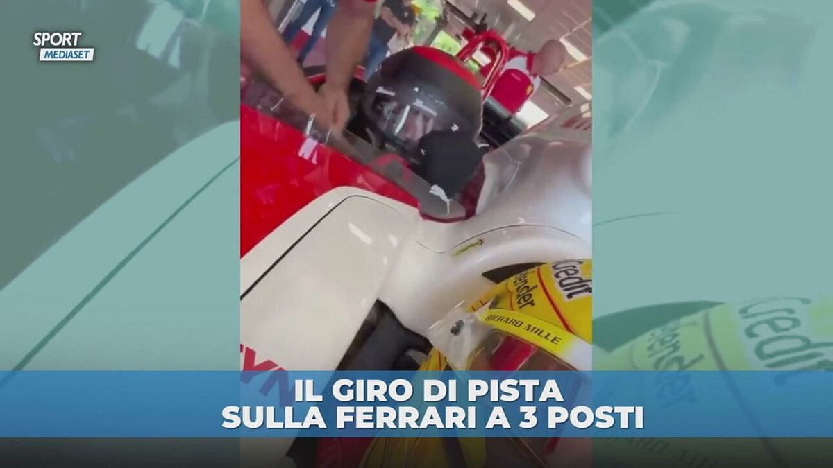 Hamilton fa un regalo da sogno al fratello: giro di pista sulla Ferrari a 3 posti