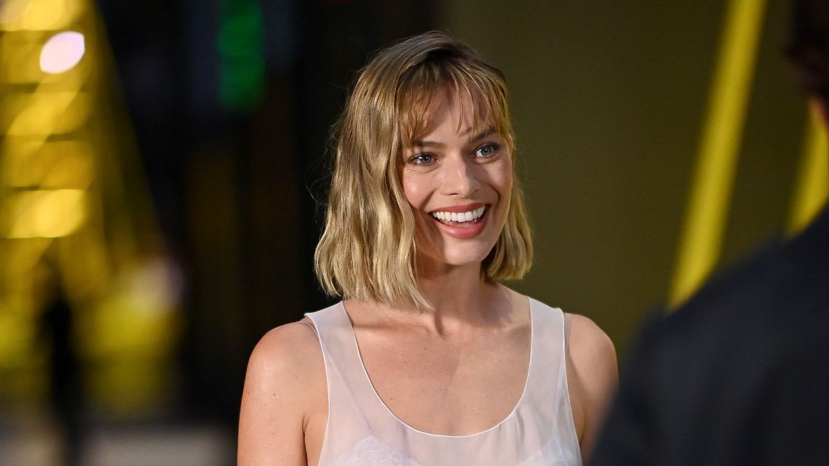 Margot Robbie tra gli ospiti della sfilata di Chanel collezione autunno inverno 2026-2027 a Parigi durante la Fashion Week