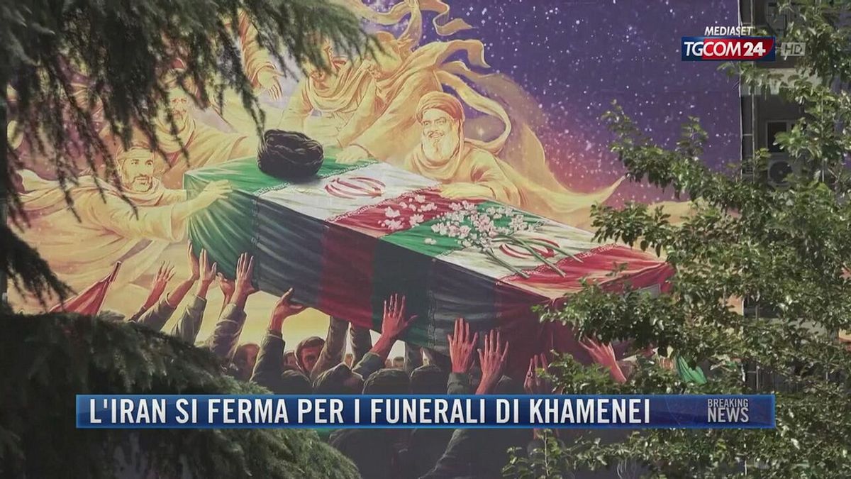 Breaking News delle 21.30 | L'Iran si ferma per i funerali di Khamenei