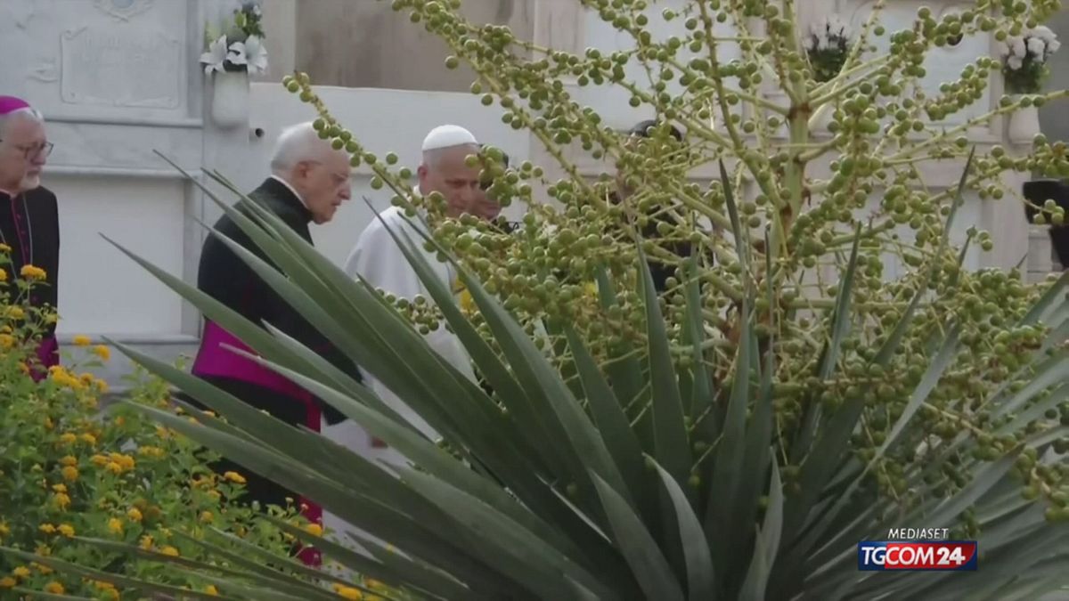 PAPA OMAGGIO CIMITERO SRV