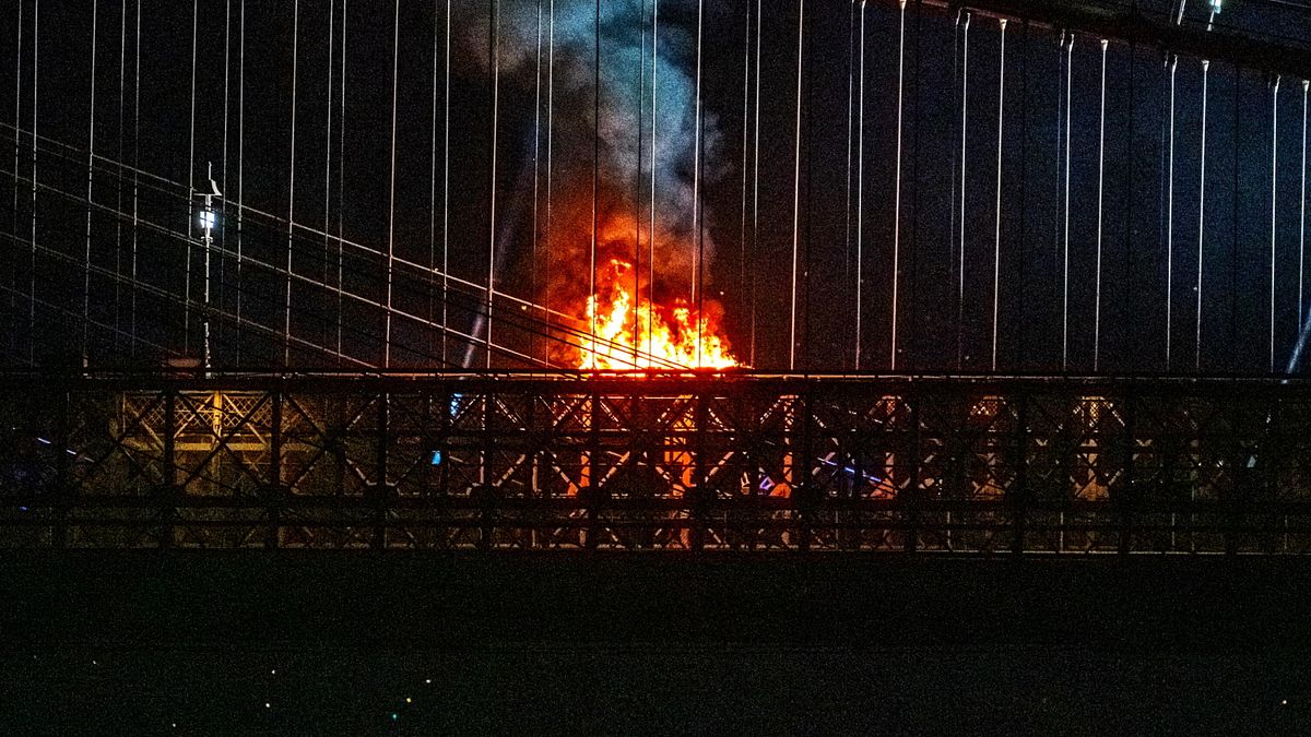  fiamme ponte di Brooklyn 4 luglio