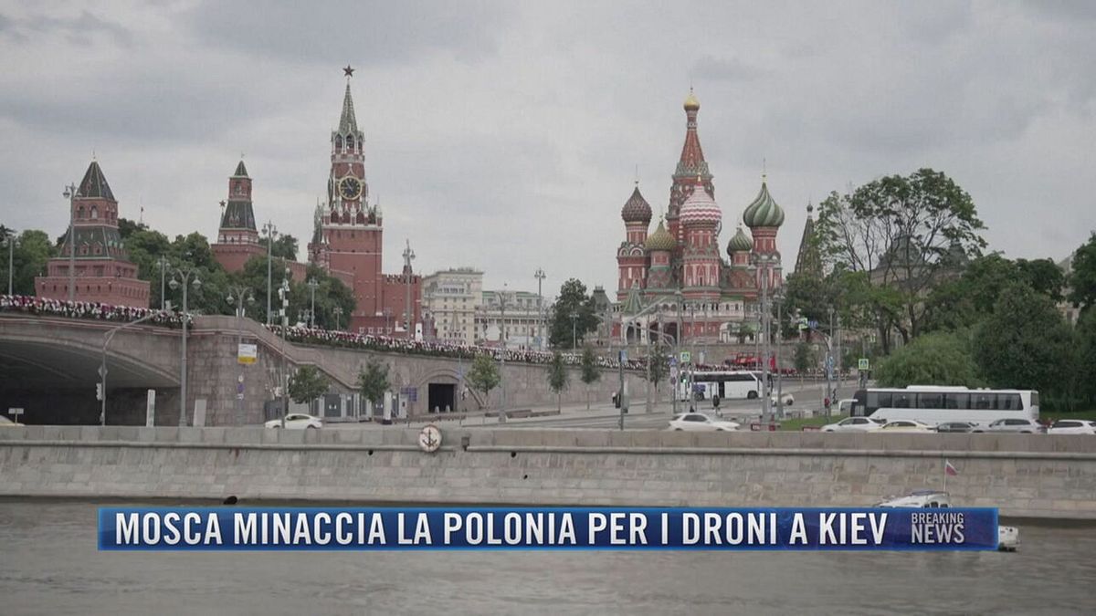 Breaking News delle 21.30 | Mosca minaccia la Polonia per i droni a Kiev