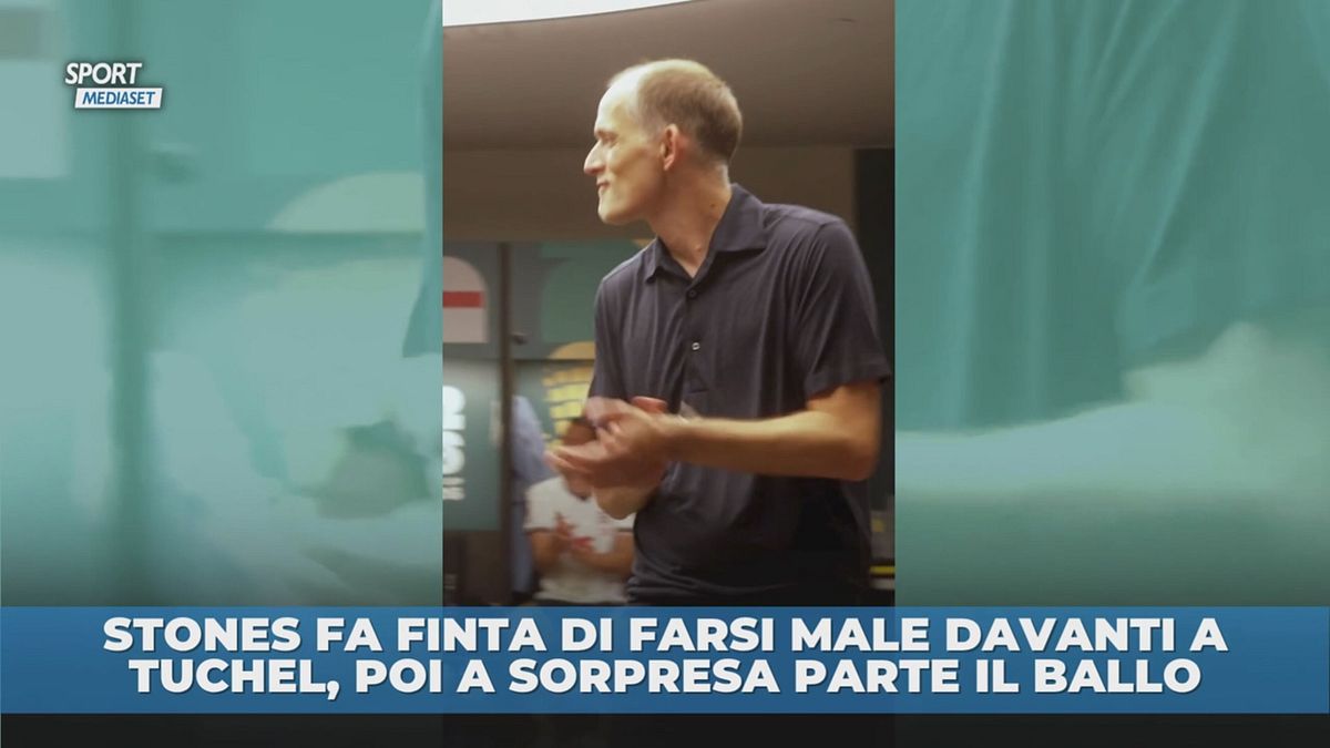 Stones fa finta di farsi male davanti a Tuchel, poi a sorpresa parte il ballo