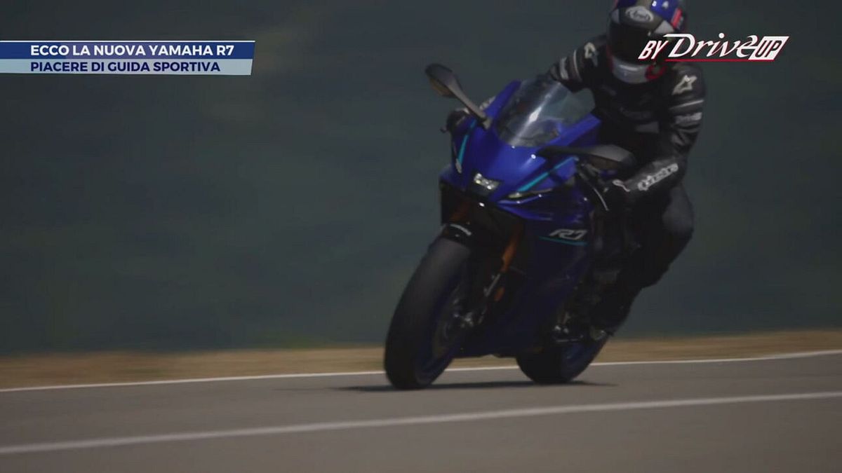 Nuova Yamaha R7