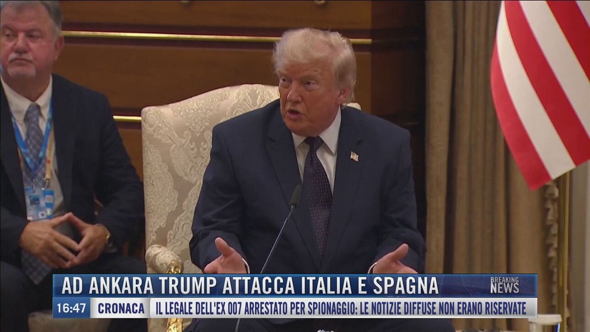 Breaking News delle 17.00 | Ad Ankara Trump attacca Italia e Spagna