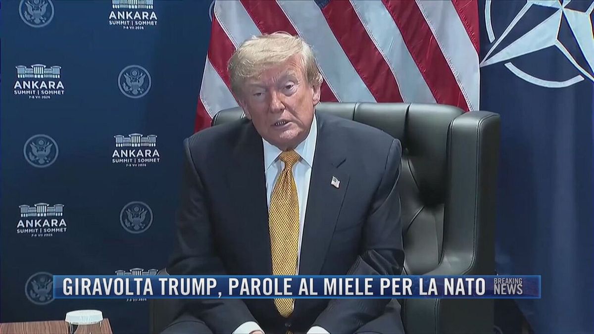 Breaking News delle 21.30 | Giravolta Trump, parole al miele per la Nato