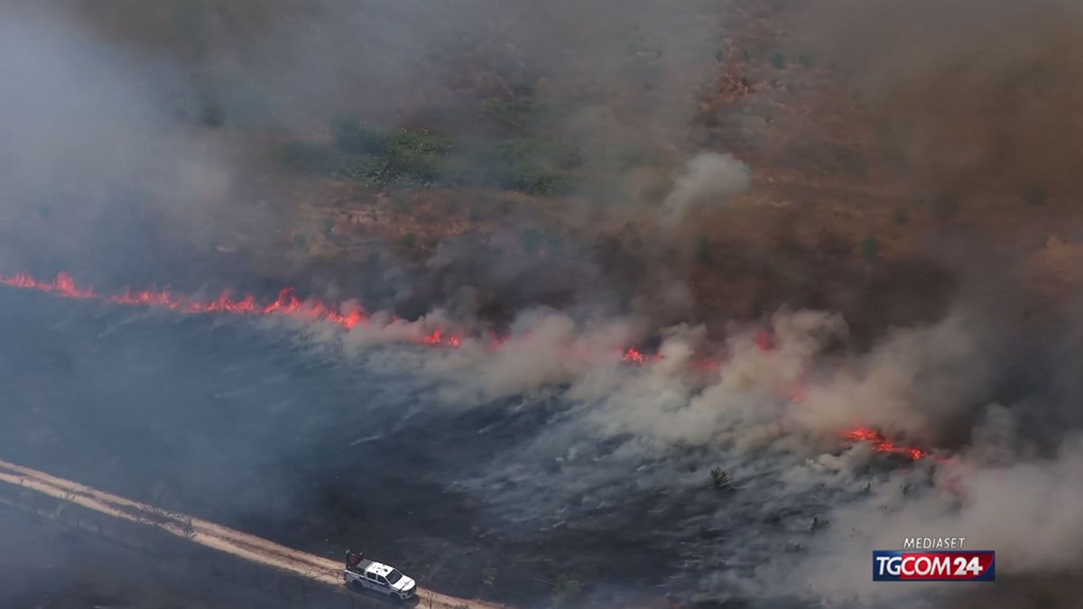 Incendio nel quartiere Giustiniana, il drone cattura le immagini delle fiamme nei campi