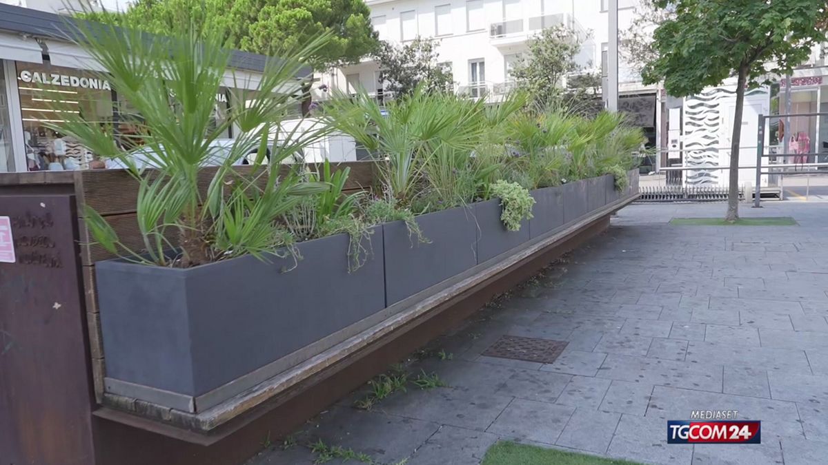 Panchine anti-maranza a Jesolo: arrivano fioriere contro degrado e spaccio