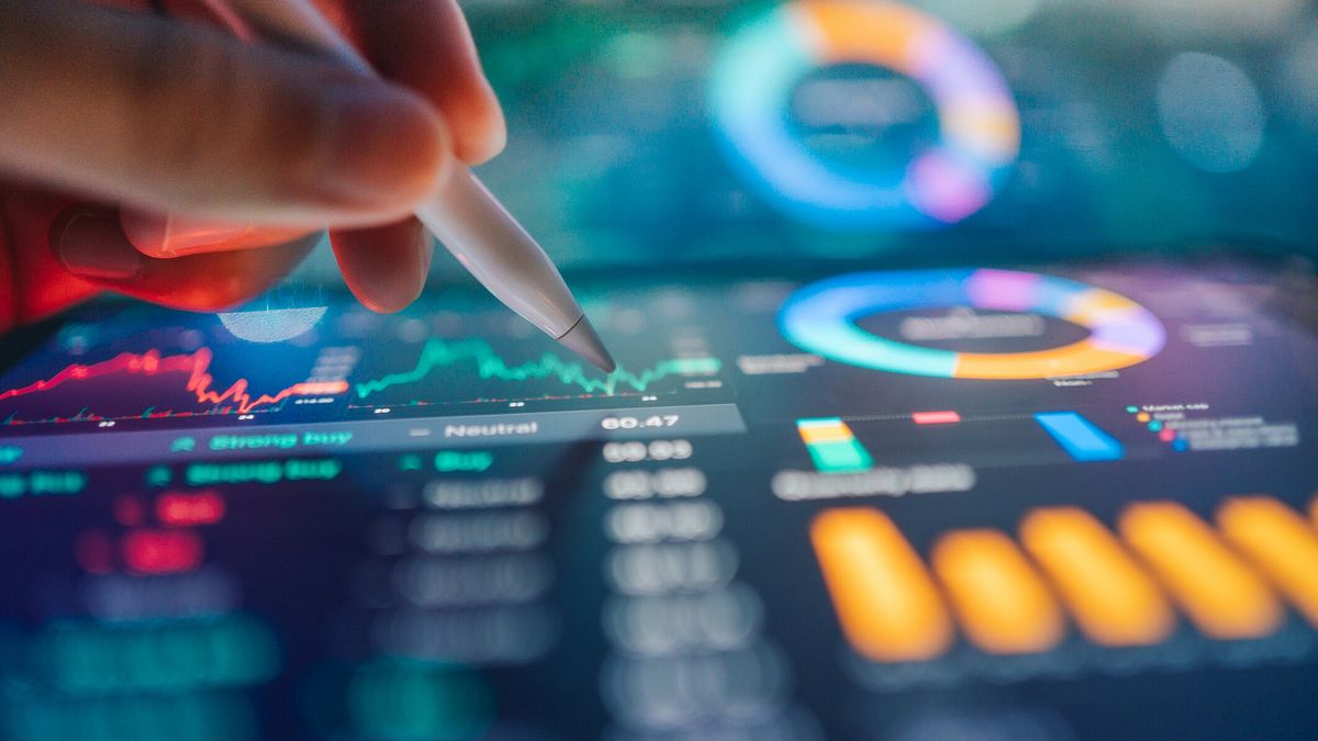 Millennial and Gen Z new investing using Ai finanace interact with an AI data finance assistant on a tablet, showcasing the integration of artificial intelligence in financial management.
