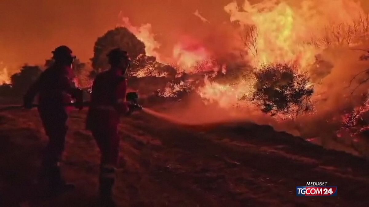 Incendio in Spagna, 12mila gli ettari bruciati: Vigili ancora al lavoro