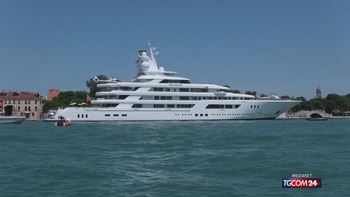 Il mega-yacht dell'ambasciatore Usa approda a Venezia