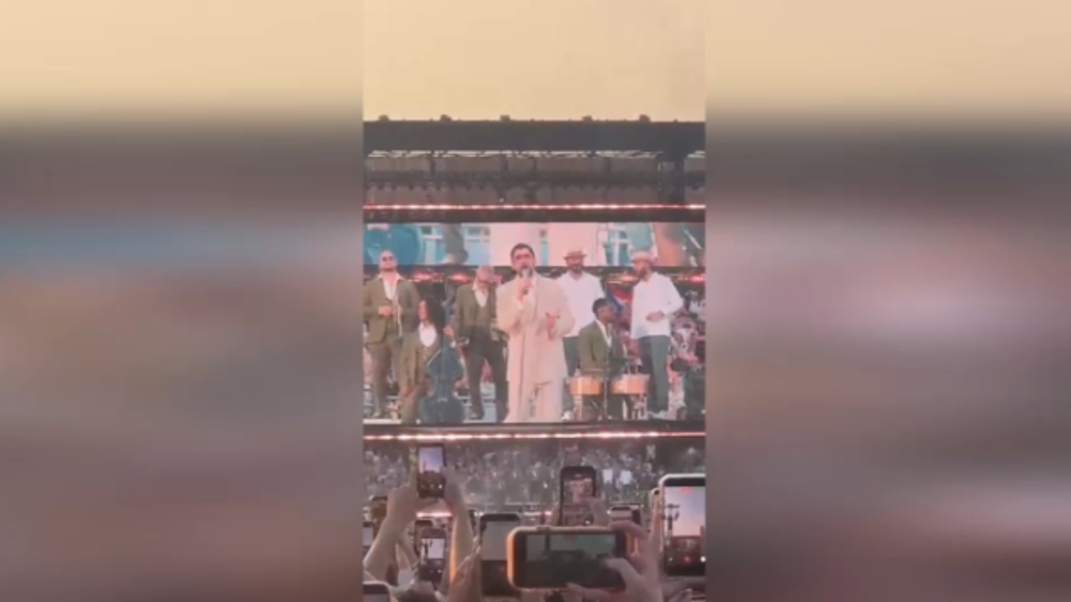 Bad Bunny arriva a Milano: un omaggio alla musica italiana dà il via allo show