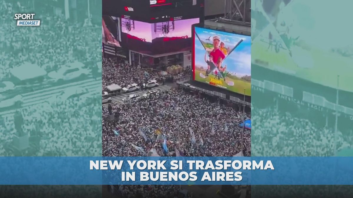 Times Square a New York è Argentina: cori e bandiere dei tifosi