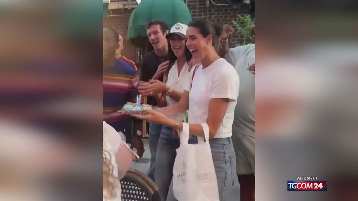 DUA LIPA COMPLEANNO BAR PER SITO SRV