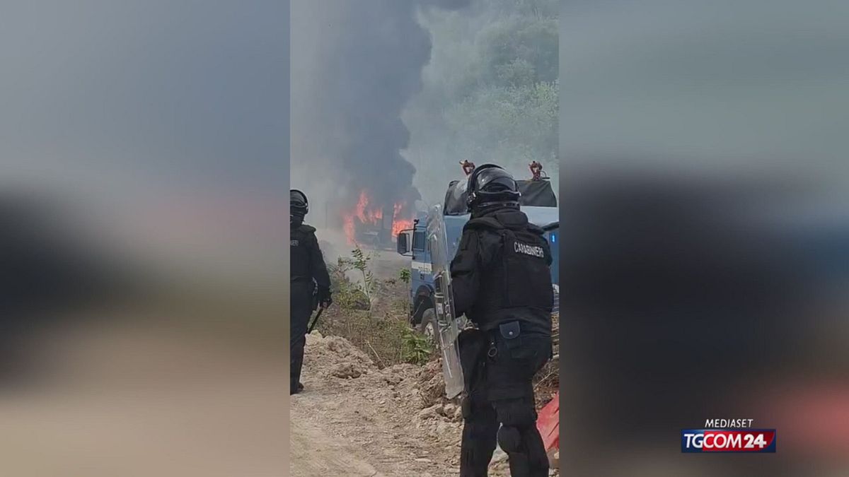 CAMIONETTE INCENDIATE PER SITO SRV