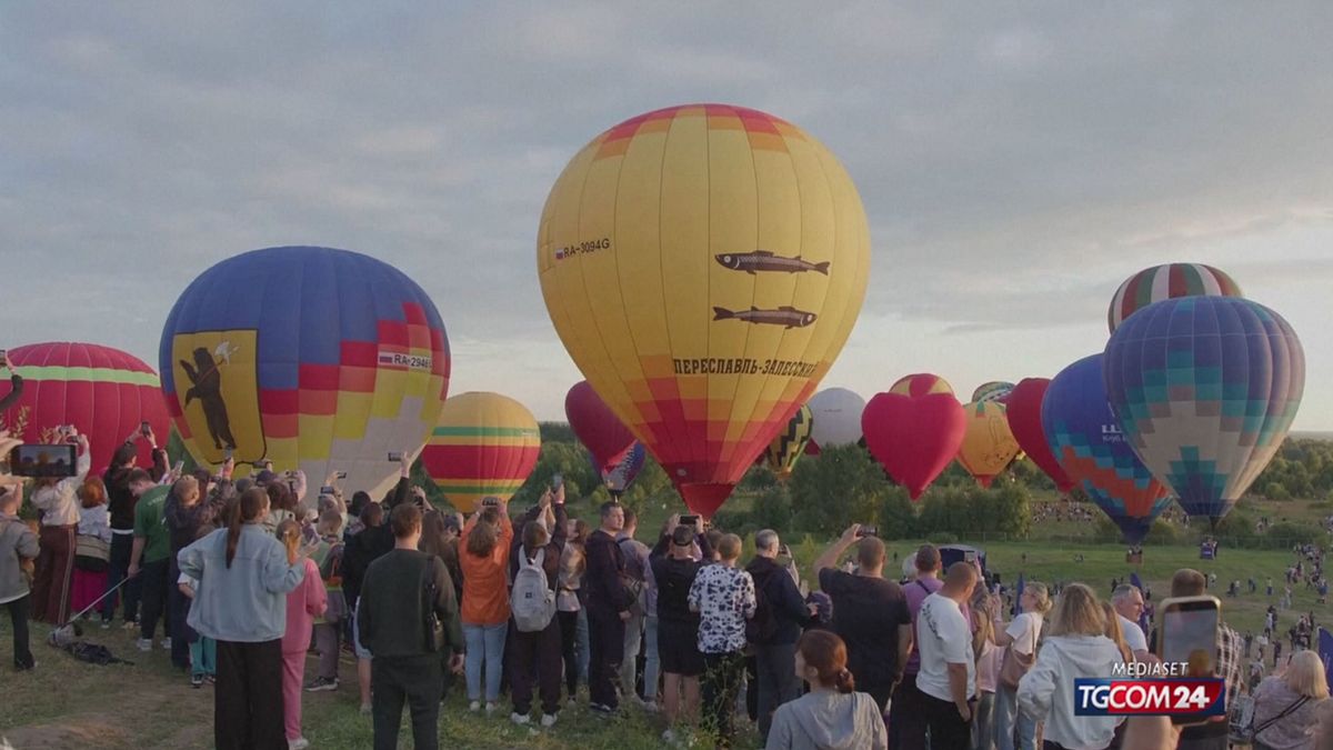 Cinquanta mongolfiere decollano per stabilire un nuovo record