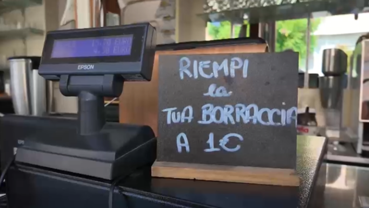 Noli, nell'estate dei rincari ne spunta uno nuovo: un euro per riempire la borraccia