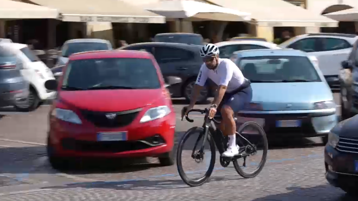 Castelfranco veneto, porta il figlio sulla canna della bici: multato