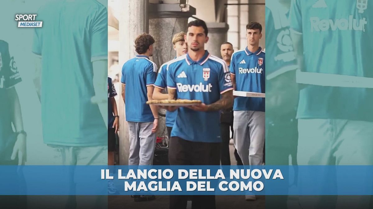 Il Como presenta la nuova maglia 
in pizzeria