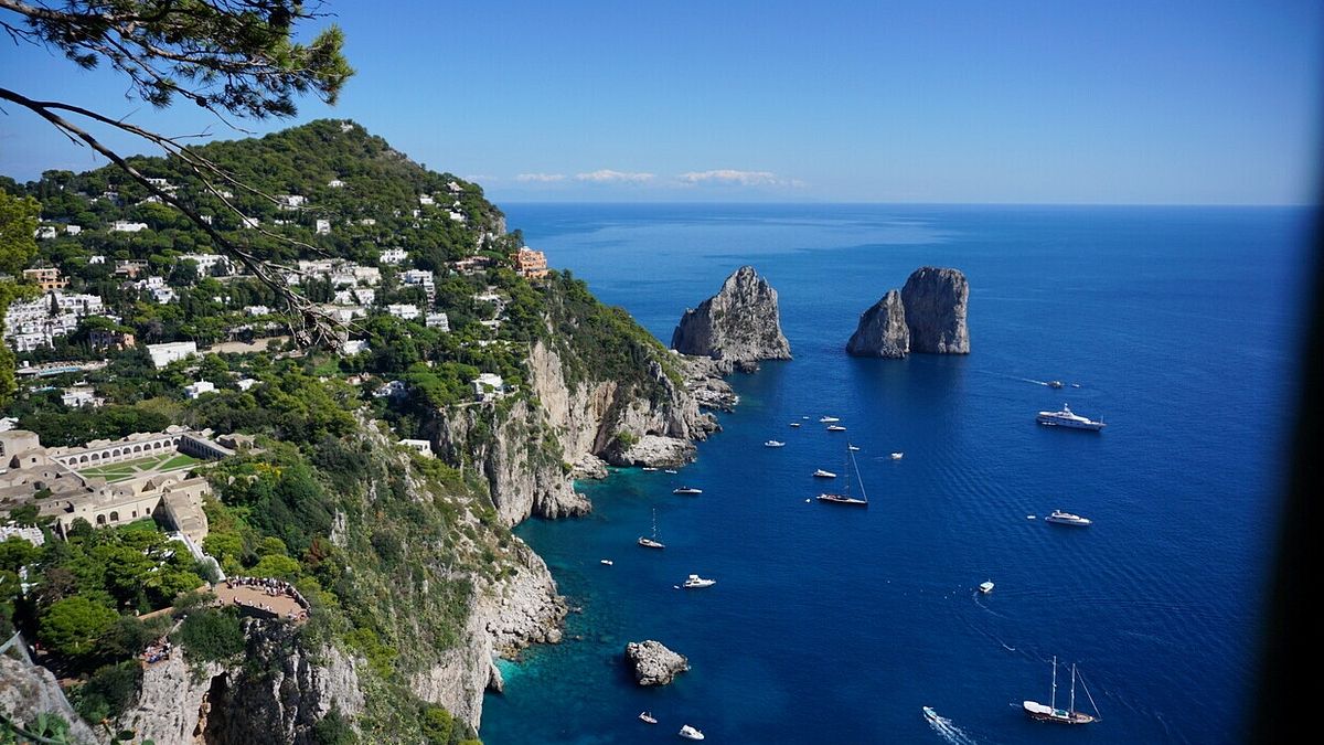 Anacapri: la vista sui Faraglioni di Capri