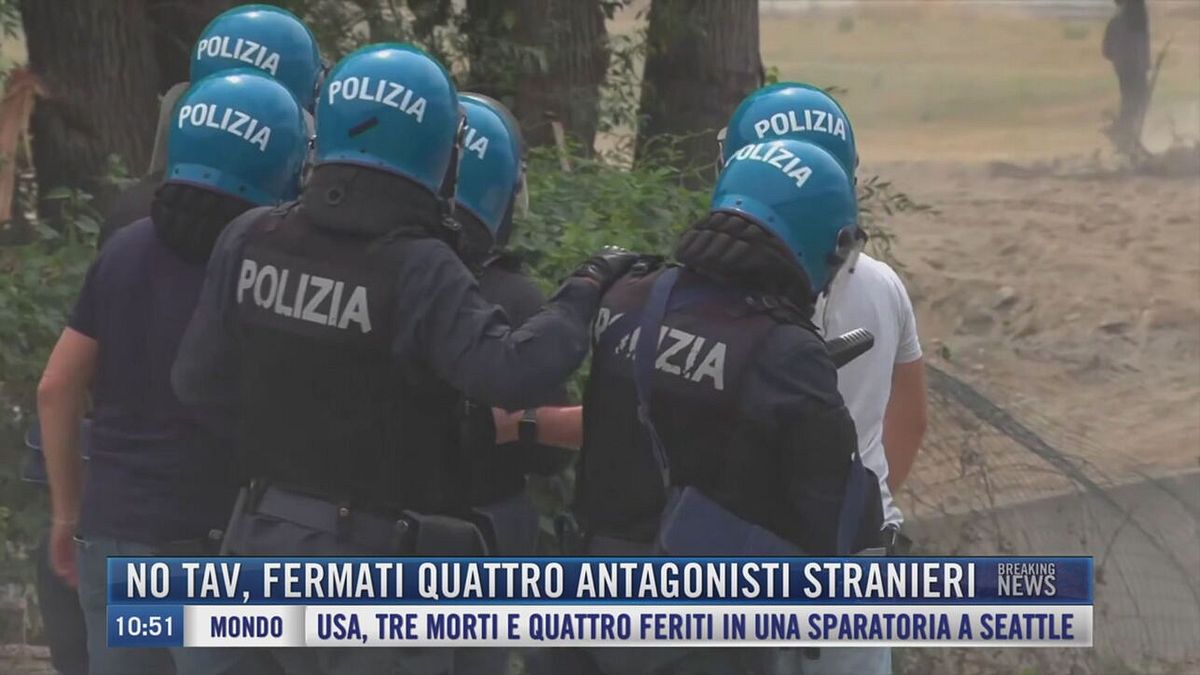 Breaking News delle 11.00 |  No Tav, fermati quattro antagonisti stranieri