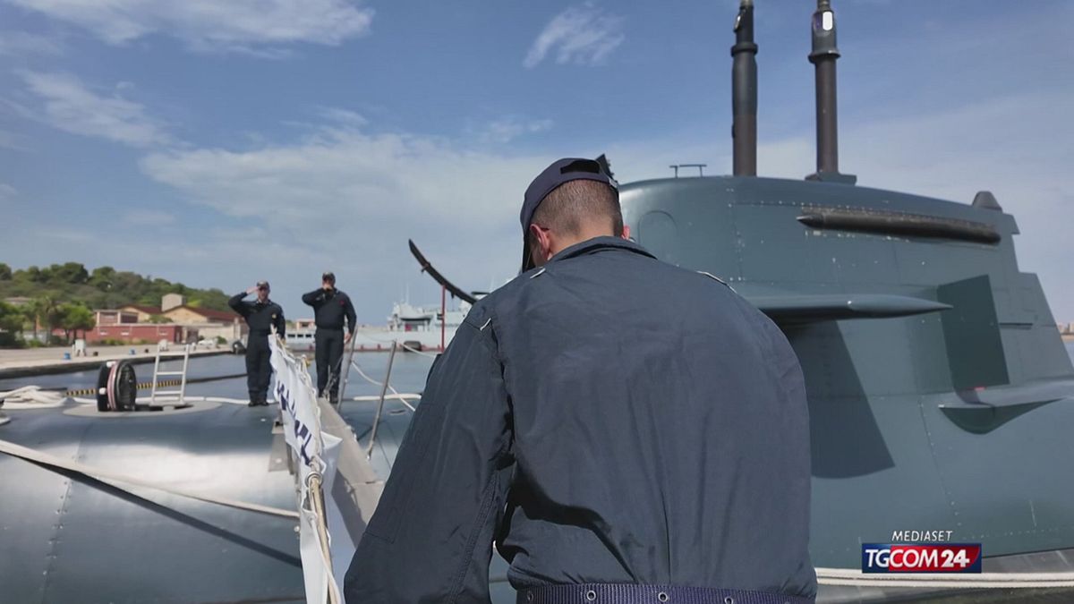 18.00 TARANTO, DENTRO SOMMERGIBILE MARINA MILITARE SRV